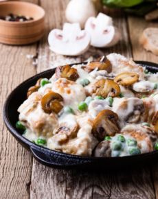 Hähnchengratin mit Pilzen und Erbsen