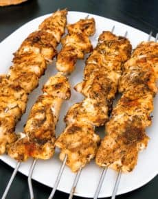 Tavuk Sis – Hähnchenspieße auf die türkische Art I Marinade für Hähnchen – Zart und saftig