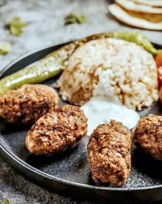 Türkische Köfte mit Cacik