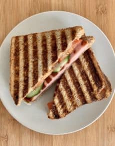 Fleischkäse-Käse-Sandwich