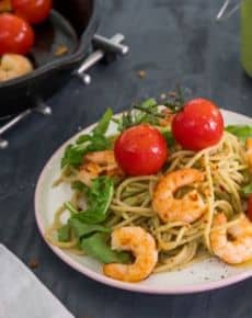 Avocado-Pasta mit Garnelen