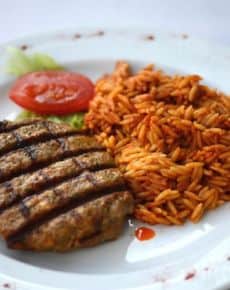 Bifteki und Kräuterbutterkartoffeln