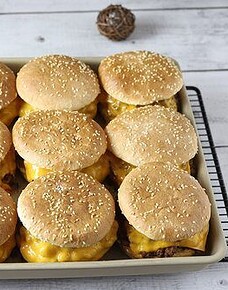 Burger-Platte auf dem Ofenzauberer von Pampered Chef