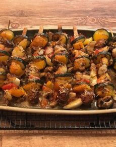 Gemüsespieße auf der Servierplatte von Pampered Chef