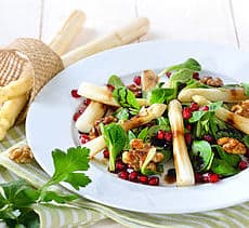 Nussiger Feldsalat mit zartem Spargel