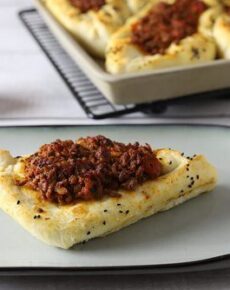 Hackfleisch-Pide im Ofenzauberer von Pampered Chef