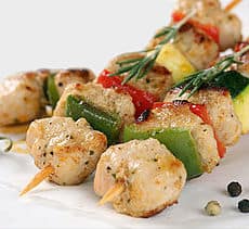 Tandoori-Spieße mit knackigem Broccoli