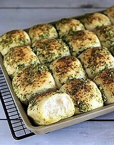 Knoblauch-Zupfbrötchen aus dem Ofenzauberer James von Pampered Chef