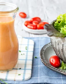 Cremiges Salat-Dressing mit Salat-Mayo