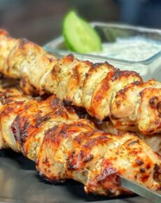 Griechische Hähnchenspieße mit Tsatsiki – Westmünsterland BBQ