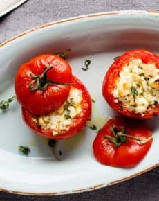 Grilltomaten gefüllt mit Fetakäse