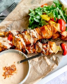 Hähnchen-Spieße mit Feta-Dip