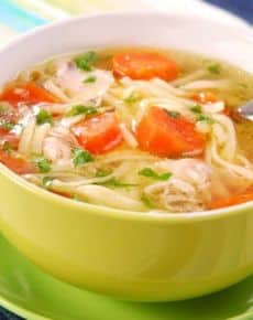 Hühnersuppe mit Nudeln