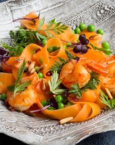 Möhren-Tagliatelle mit Garnelen