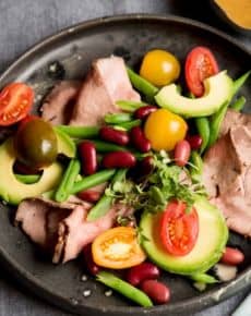 Rindfleischsalat mit Avocado und Bohnen