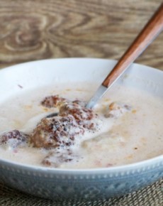 Schnelle Porreesuppe mit Hackbällchen
